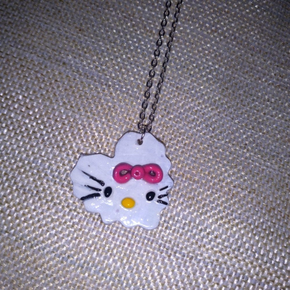 Hello Kitty heart necklace